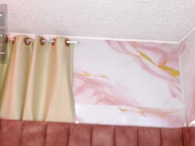 hilaryythompson's BongaCams show and profile