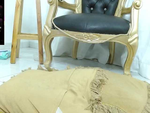 hilaryythompson's BongaCams show and profile