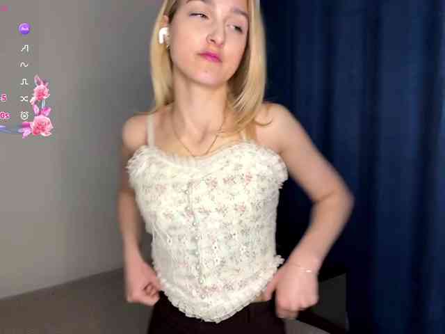 SweetiLun1 Live Webcam on BongaCams