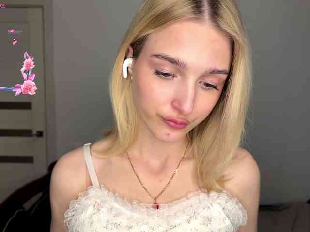 SweetiLun1 Live Webcam on BongaCams