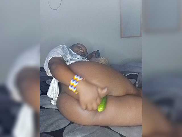 Bigjuicybooty Live Cam on BongaCams