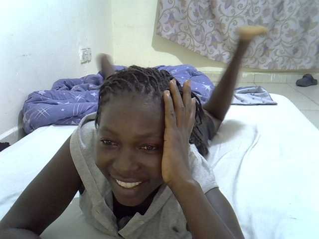 le modèle Geminisiren est en webcam porno dans un show sur le site bongacams, il possède les tags suivants: Ebony,Brunette,Hairy