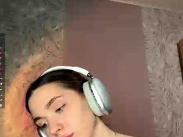 NydiaFuelling's BongaCams show and profile