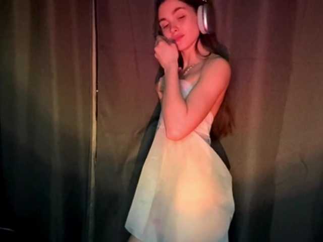 NydiaFuelling's BongaCams show and profile