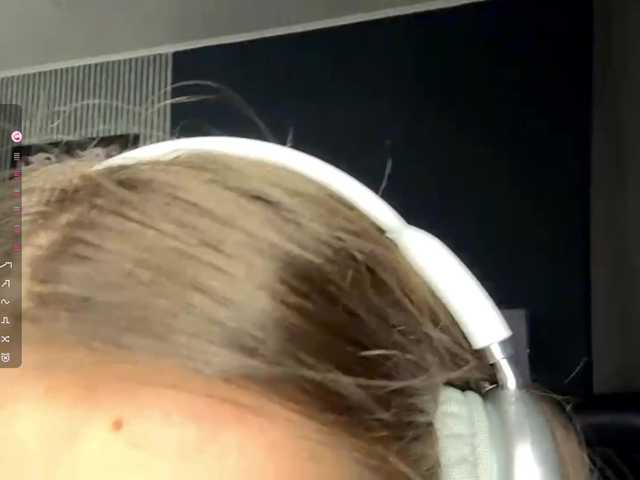 NydiaFuelling's BongaCams show and profile