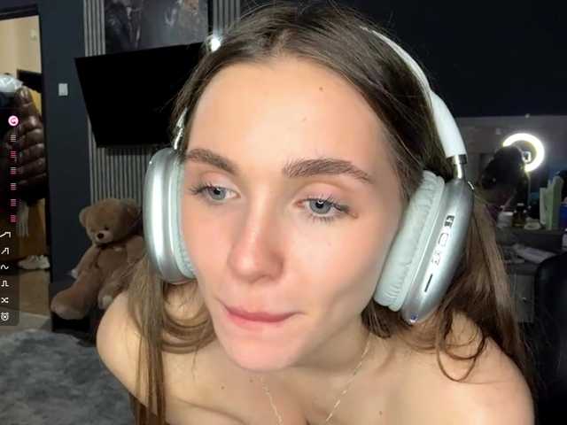 NydiaFuelling's BongaCams show and profile