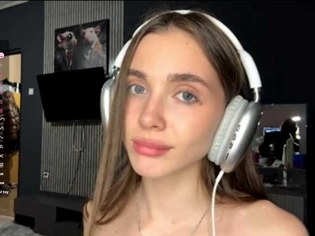 NydiaFuelling's BongaCams show and profile