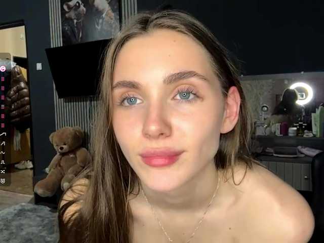 NydiaFuelling's BongaCams show and profile