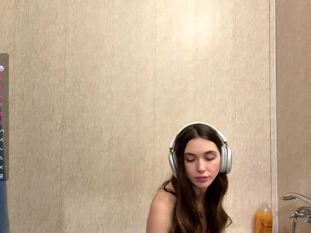 NydiaFuelling's BongaCams show and profile