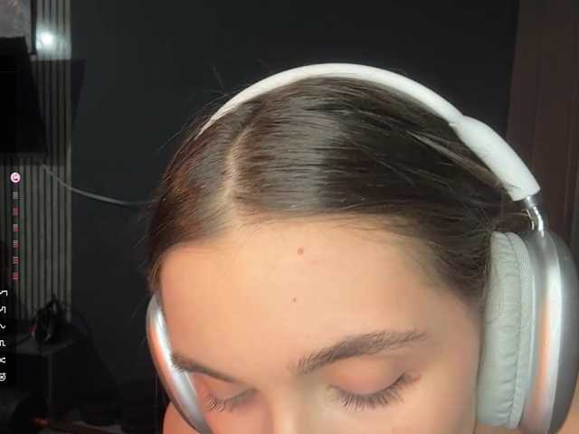 NydiaFuelling's BongaCams show and profile