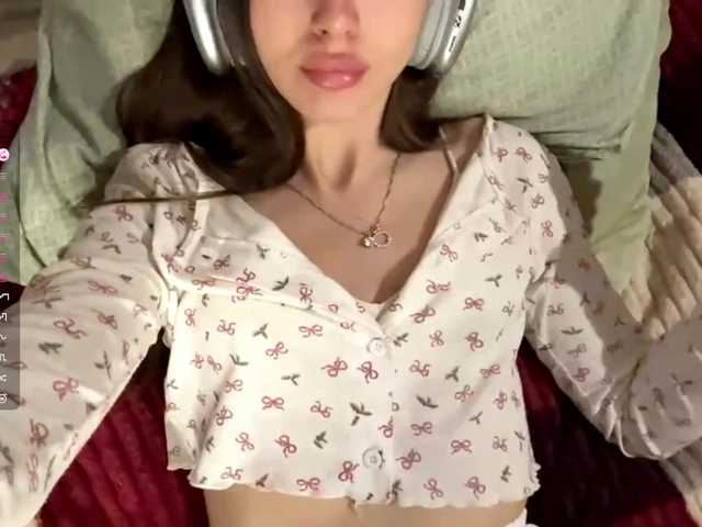 NydiaFuelling's BongaCams show and profile