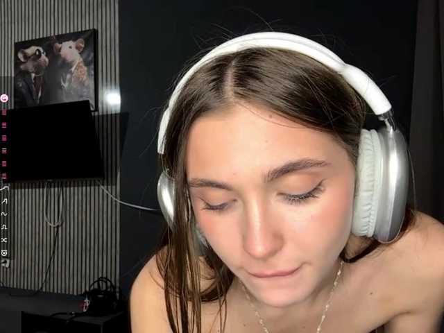 NydiaFuelling's BongaCams show and profile