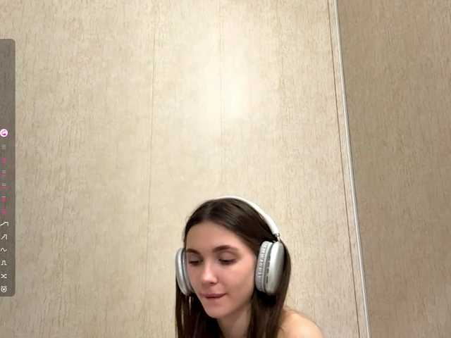 NydiaFuelling's BongaCams show and profile