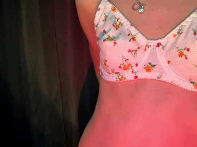 NydiaFuelling's BongaCams show and profile