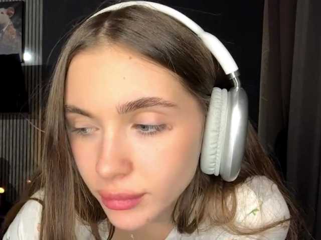 NydiaFuelling's BongaCams show and profile