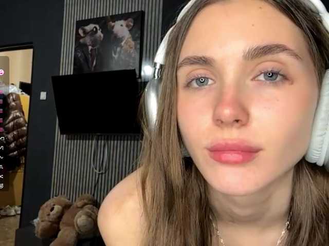 NydiaFuelling's BongaCams show and profile