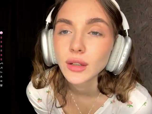 NydiaFuelling's BongaCams show and profile