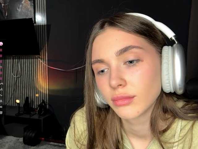 NydiaFuelling's BongaCams show and profile