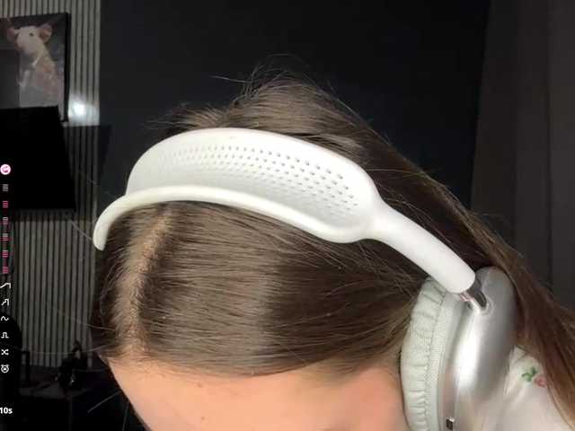 NydiaFuelling's BongaCams show and profile