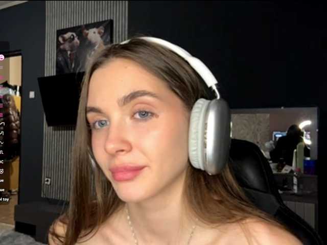 NydiaFuelling's BongaCams show and profile