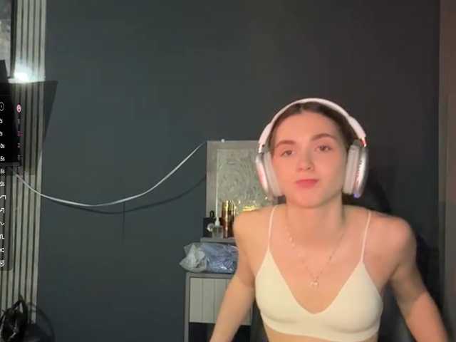 NydiaFuelling's BongaCams show and profile