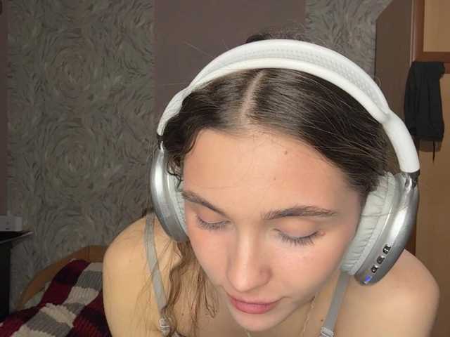 NydiaFuelling's BongaCams show and profile