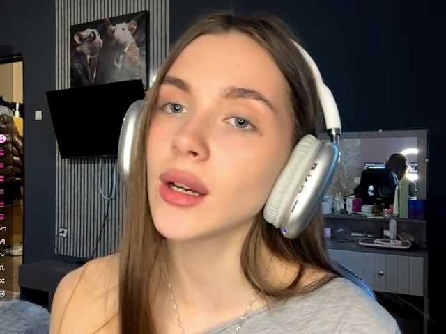 NydiaFuelling's BongaCams show and profile