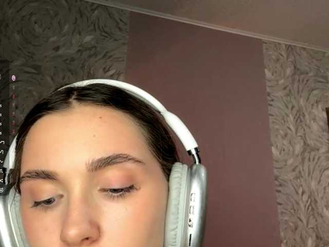 NydiaFuelling's BongaCams show and profile