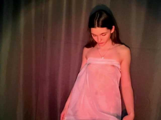 NydiaFuelling's BongaCams show and profile