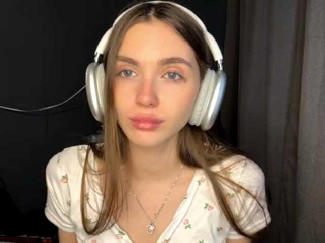 NydiaFuelling's BongaCams show and profile