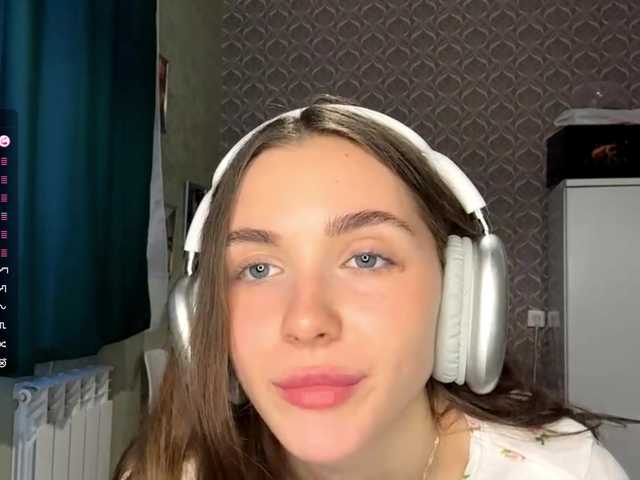 NydiaFuelling's BongaCams show and profile