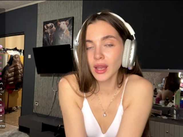 NydiaFuelling's BongaCams show and profile