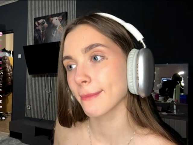 NydiaFuelling's BongaCams show and profile