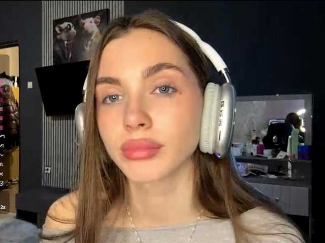 NydiaFuelling's BongaCams show and profile