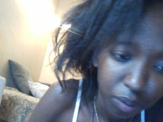 le modèle Lilpatoot est en webcam porno dans un show sur le site bongacams, il possède les tags suivants: Ebony,Brunette,Trimmed