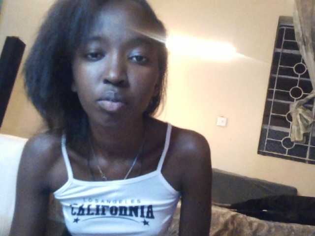 le modèle Lilpatoot est en webcam porno dans un show sur le site bongacams, il possède les tags suivants: Ebony,Brunette,Trimmed