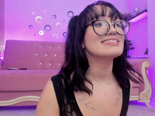 AriaGlow live cam profile