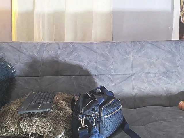 issi-belle's BongaCams show and profile