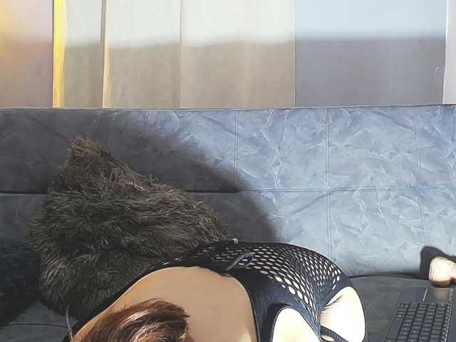 issi-belle's BongaCams show and profile