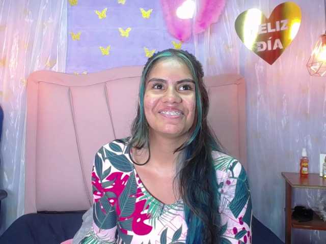 le modèle Lahiacurvy est en webcam porno dans un show sur le site bongacams, il possède les tags suivants: Latino/Hispanic,Brunette,Shaved