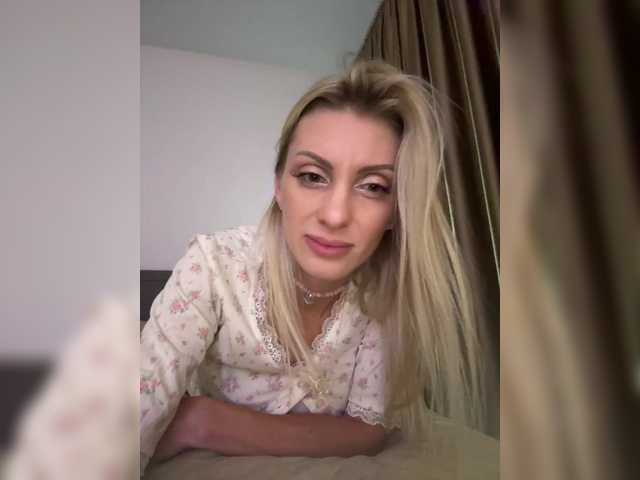 KarinaSimka's BongaCams show and profile