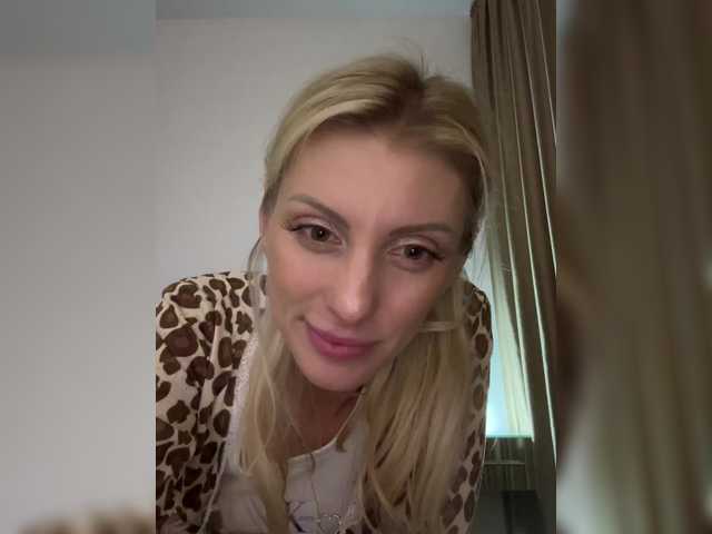 KarinaSimka's BongaCams show and profile
