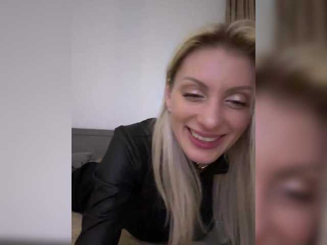 KarinaSimka's BongaCams show and profile