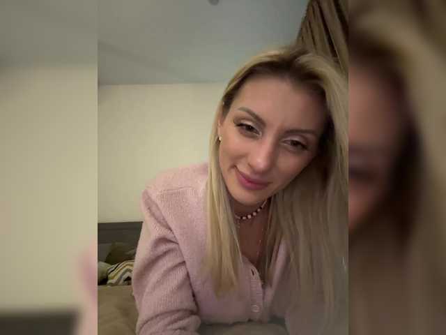 KarinaSimka's BongaCams show and profile