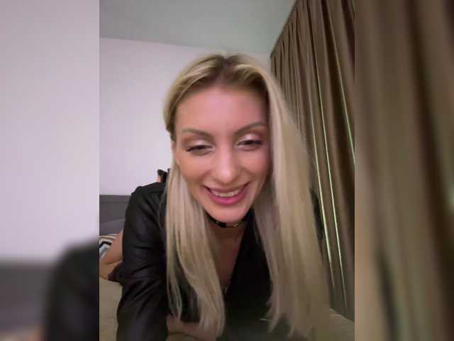 KarinaSimka's BongaCams show and profile