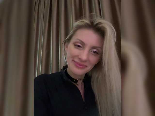 KarinaSimka's BongaCams show and profile