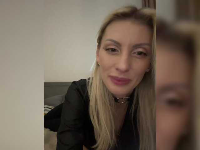 KarinaSimka's BongaCams show and profile