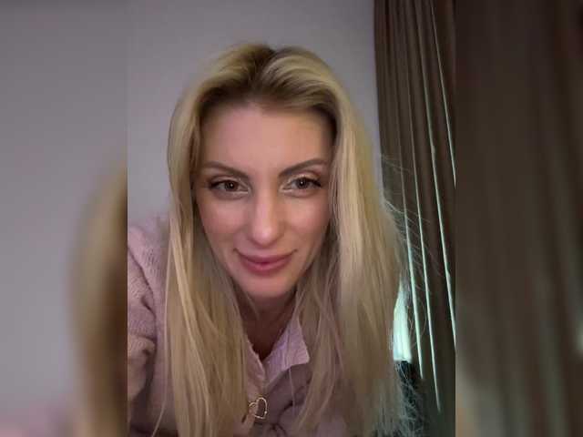 KarinaSimka's BongaCams show and profile