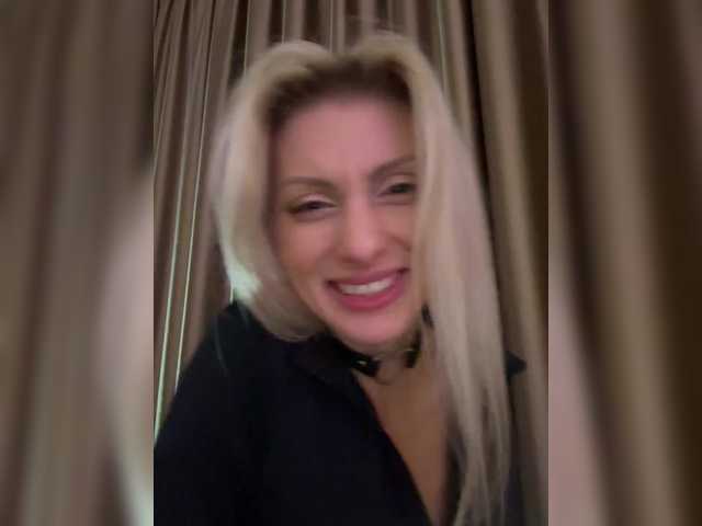 KarinaSimka's BongaCams show and profile