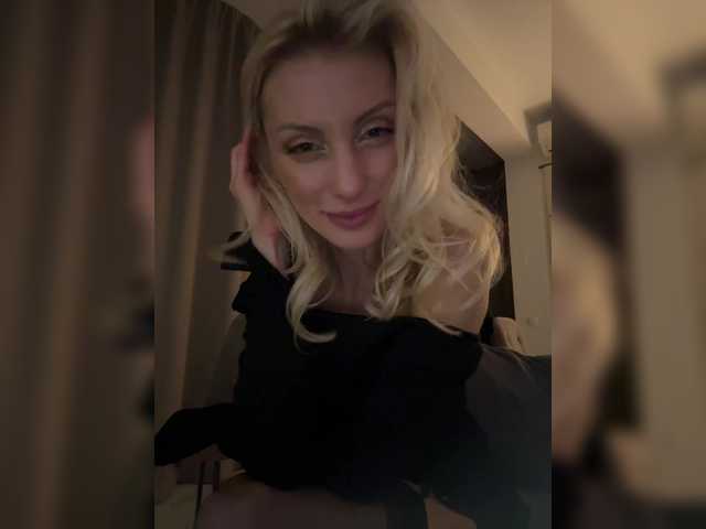 KarinaSimka's BongaCams show and profile